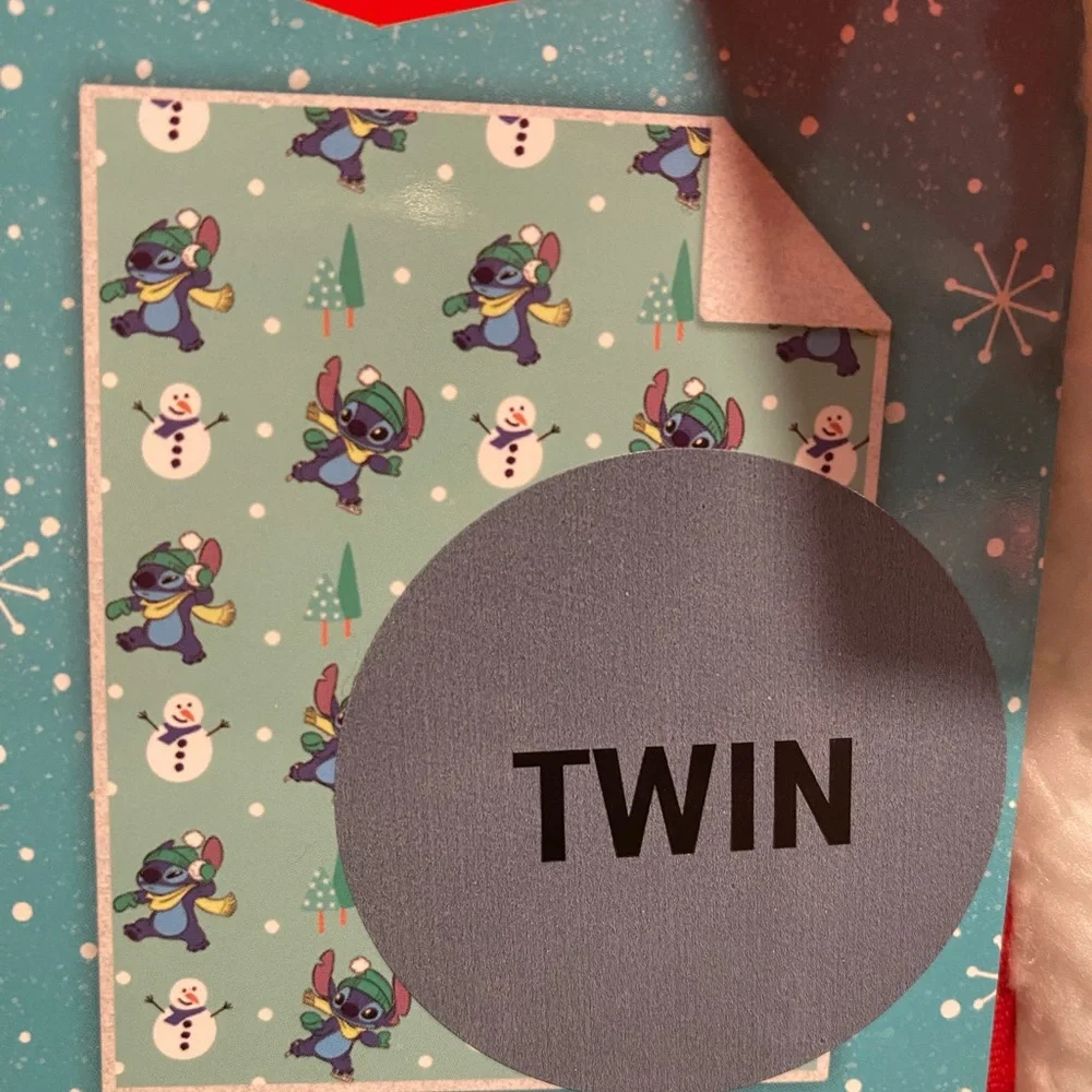 BNIB Disneys Lilo & Stitch Christmas Blanket in Gift Box